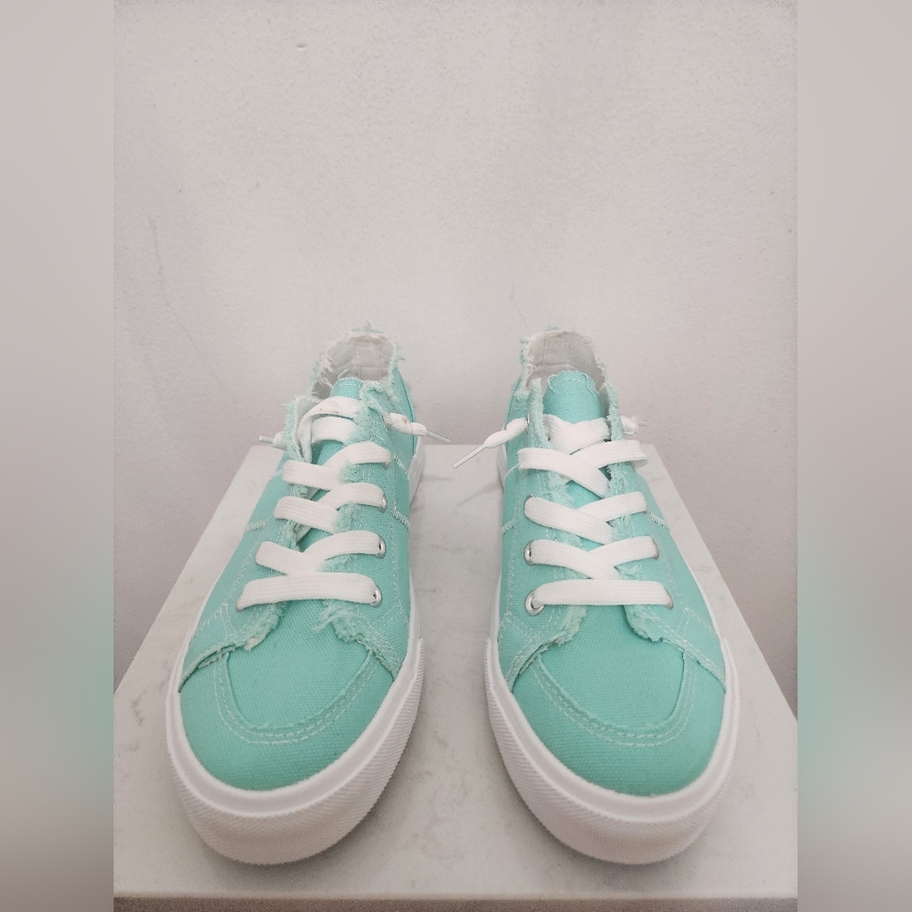 Obtaom Seafoam/Mint Green Sneakers. Women's Size 10.